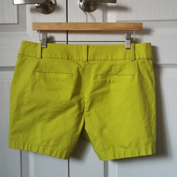 ANN TAYLOR CITY SHORT GREEN - Picture 2 of 3